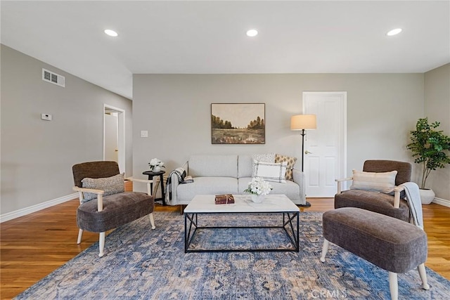 2781 Vuelta Grande Ave, Long Beach, CA 90815 - living room featuring wood finished floors and recessed lighting