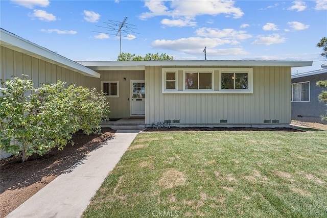 2781 Vuelta Grande Ave, Long Beach, CA 90815 - view of front of house featuring crawl space and a front lawn