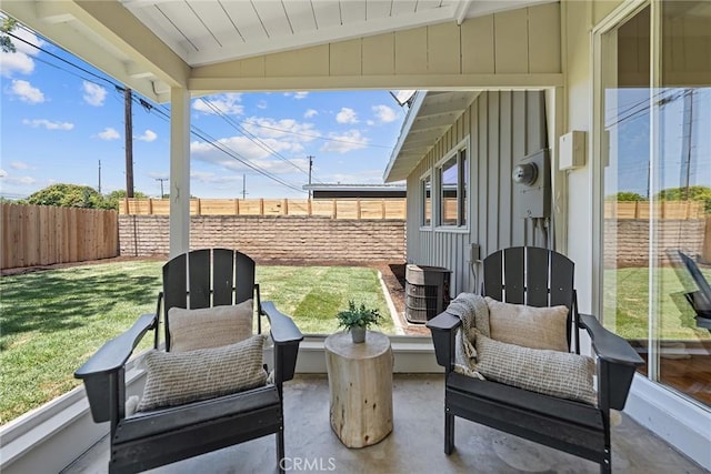 2781 Vuelta Grande Ave, Long Beach, CA 90815 - sunroom / solarium with lofted ceiling and plenty of natural light