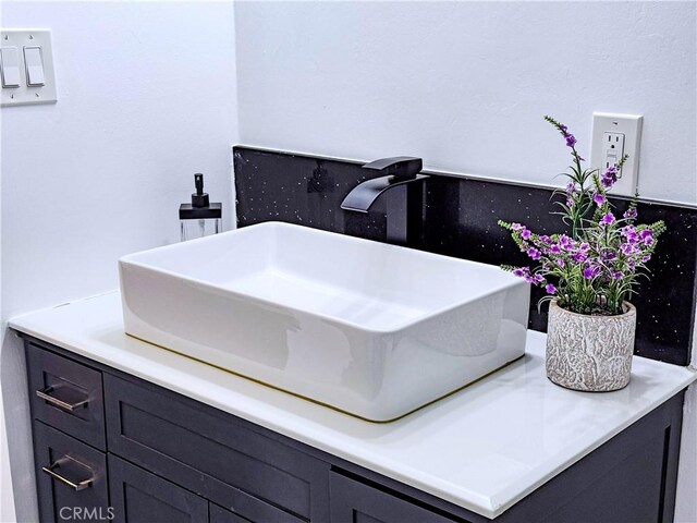4216 Dalton Ave, Los Angeles, CA 90062 - bathroom featuring vanity