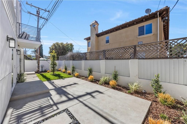 2405 Mathews Ave Unit C, Redondo Beach, CA 90278 - fenced backyard with a patio