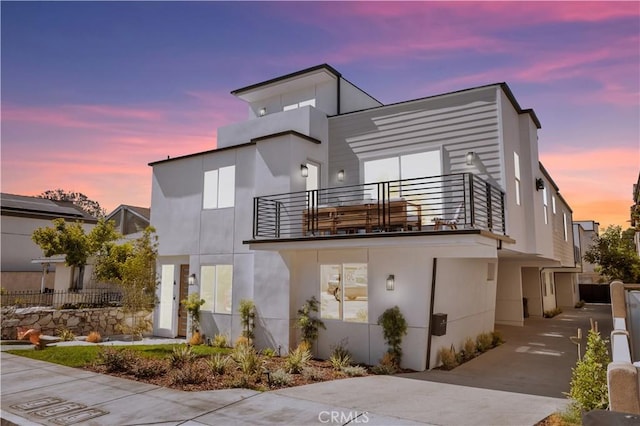 2405 Mathews Ave Unit C, Redondo Beach, CA 90278 - view of front facade featuring a balcony and stucco siding