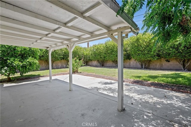 28656 Bradley Rd, Menifee, CA 92586 - fenced backyard featuring a patio area