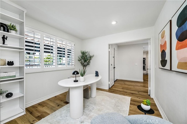 503 Morning Canyon Rd Unit 9, Corona Del Mar, CA 92625 - bathroom with wood finished floors and recessed lighting