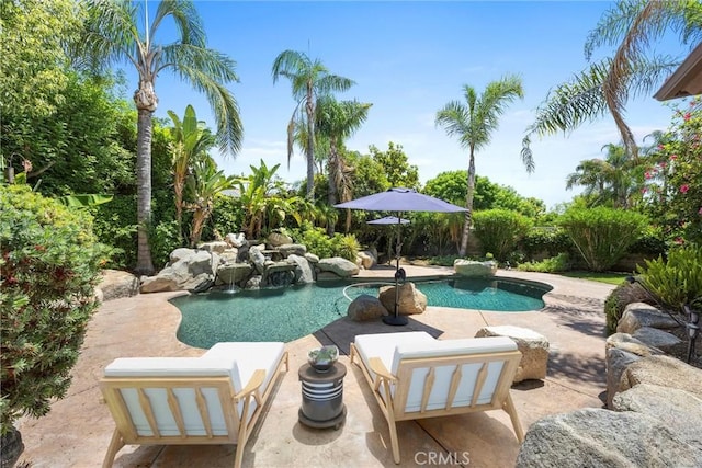 1806 Briercliff Ct, Bakersfield, CA 93311 - swimming pool with a patio