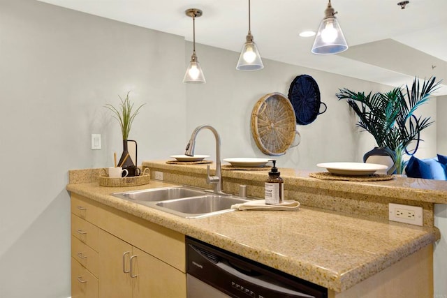 425 W Beech St Unit 417, San Diego, CA 92101 - kitchen featuring dishwasher, decorative light fixtures, and a peninsula