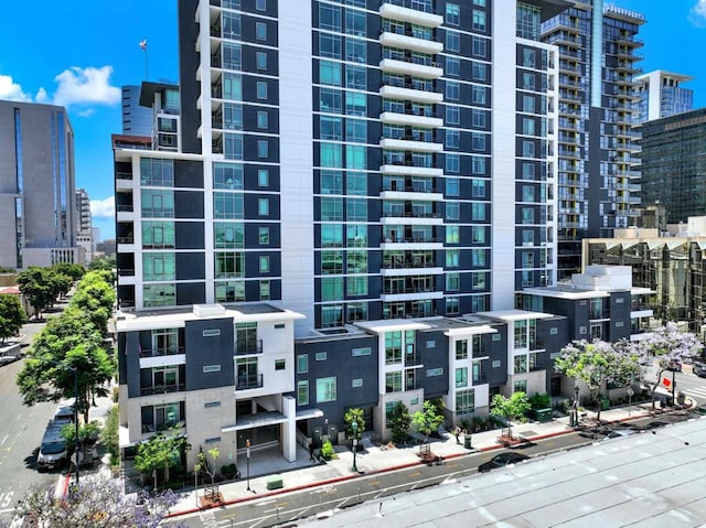 425 W Beech St Unit 417, San Diego, CA 92101 - view of property with a view of city