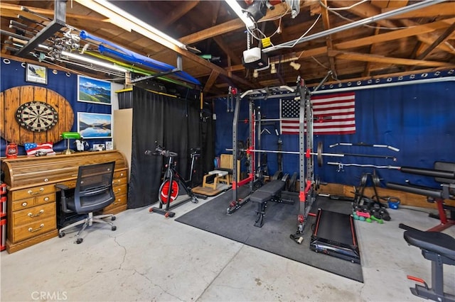 44055 Elm Ave, Lancaster, CA 93534 - workout area with a garage