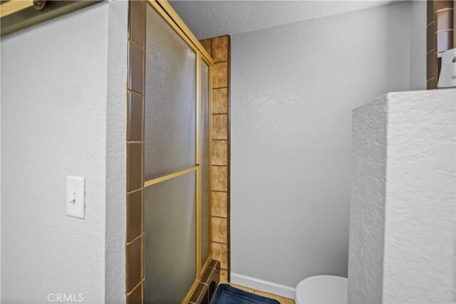 42903 Normandy Ln, Lancaster, CA 93536 - full bath featuring tiled shower and a textured wall