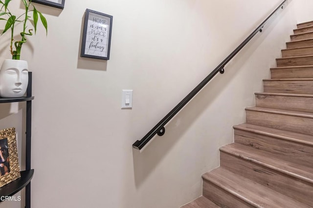 20224 Cohasset St Unit 12, Winnetka, CA 91306 - view of staircase