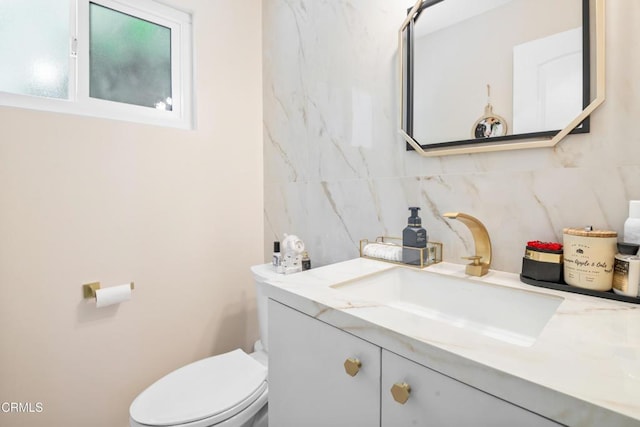 20224 Cohasset St Unit 12, Winnetka, CA 91306 - half bath featuring vanity and toilet