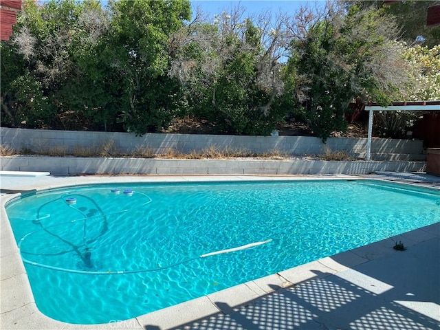 16470 Cabrillo Dr, Victorville, CA 92395 - view of swimming pool featuring a diving board