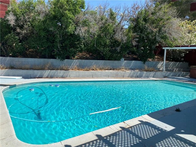 16470 Cabrillo Dr, Victorville, CA 92395 - view of swimming pool featuring a diving board