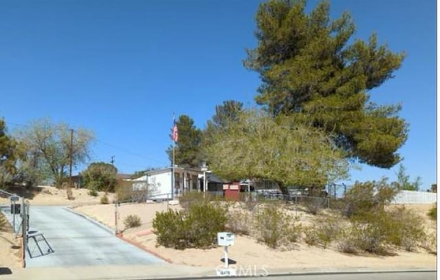 16470 Cabrillo Dr, Victorville, CA 92395 - photo 1