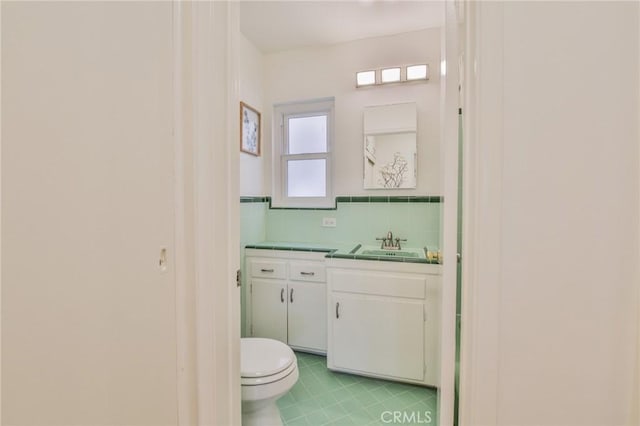 1030 E 2nd St Unit 7, Long Beach, CA 90802 - bathroom featuring vanity and tile patterned flooring