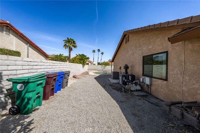 43922 Warner Trl, Palm Desert, CA 92211 - view of side of property with stucco siding and a fenced backyard