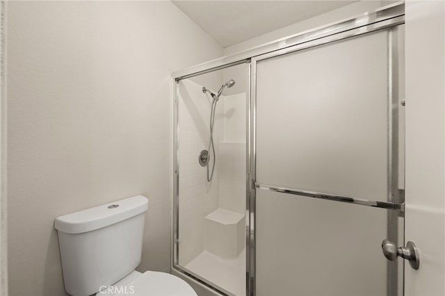 43922 Warner Trl, Palm Desert, CA 92211 - bathroom featuring a stall shower and toilet