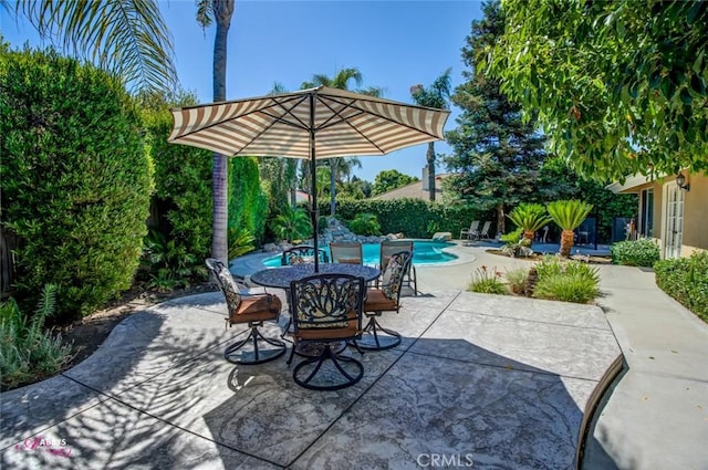 3208 Bridlewood Ct, Bakersfield, CA 93311 - view of patio featuring outdoor dining area