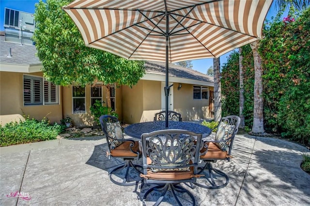 3208 Bridlewood Ct, Bakersfield, CA 93311 - view of patio featuring outdoor dining area