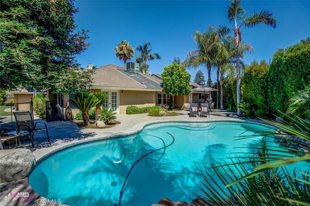 3208 Bridlewood Ct, Bakersfield, CA 93311 - swimming pool featuring a patio