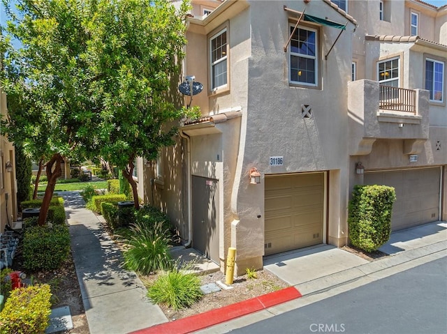 31186 Lavender Ct Unit 164, Temecula, CA 92592 - townhome / multi-family property with stucco siding, a garage, and driveway