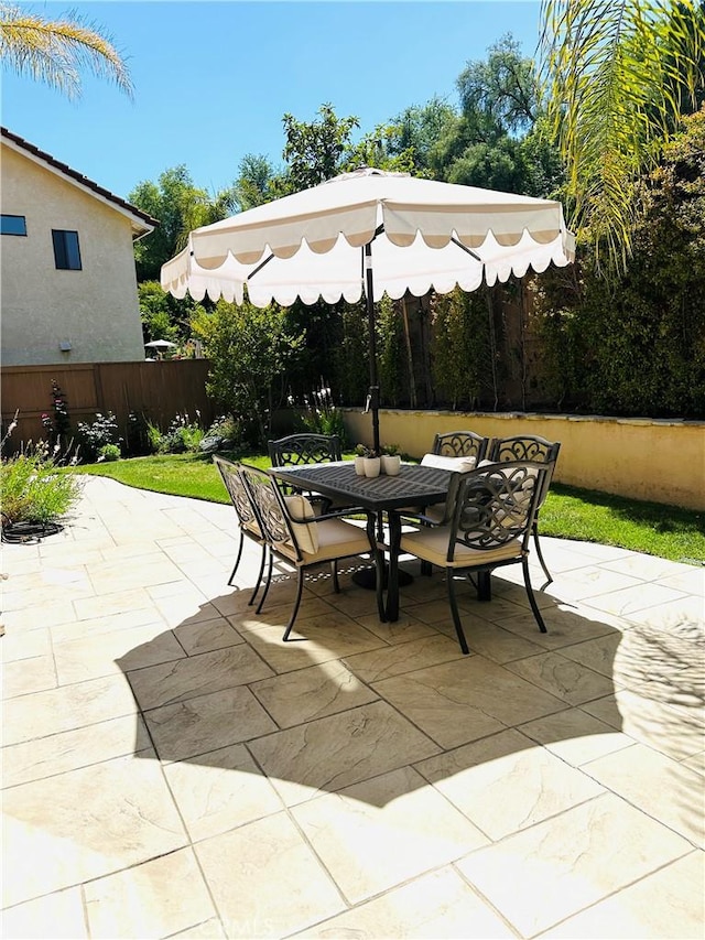 3931 Cottonwood Grove Trl, Calabasas, CA 91301 - view of patio with outdoor dining area