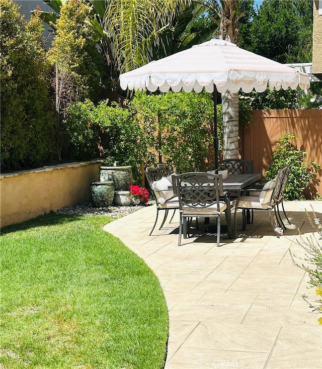 3931 Cottonwood Grove Trl, Calabasas, CA 91301 - view of patio / terrace with outdoor dining area