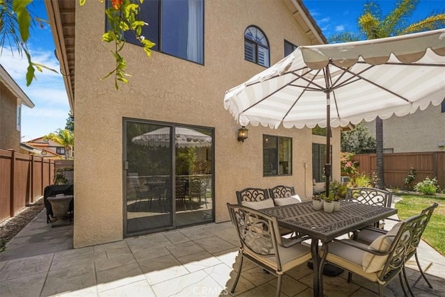 3931 Cottonwood Grove Trl, Calabasas, CA 91301 - fenced backyard featuring a patio area and outdoor dining space