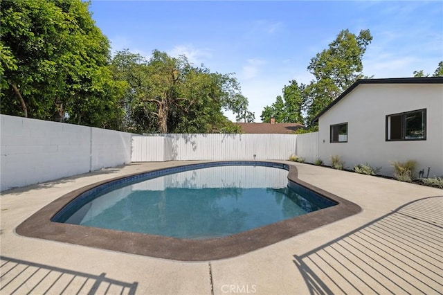 8840 Valjean Ave, North Hills, CA 91343 - view of pool with a fenced backyard and a patio area