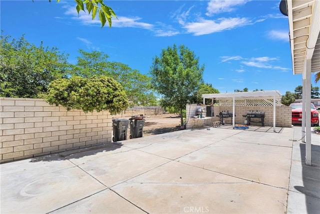 10325 Sheep Creek Rd, Phelan, CA 92371 - fenced backyard with a patio area and a pergola