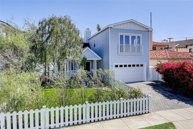 1310 Gates Ave, Manhattan Beach, CA 90266 - view of front facade with a garage and driveway
