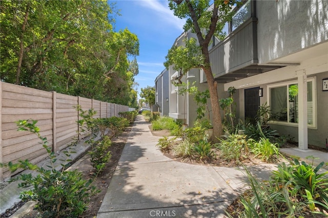 72 Eagle Unit 38, Irvine, CA 92604 - view of yard featuring a balcony