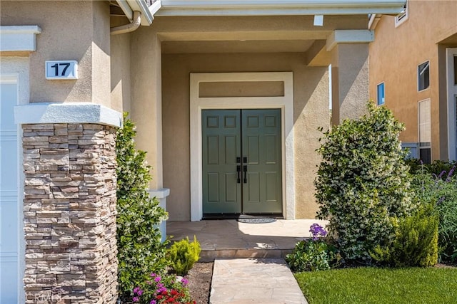 17 Marseille Way, Lake Forest, CA 92610 - entrance to property with stucco siding and stone siding