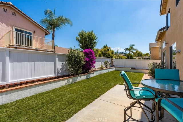 17 Marseille Way, Lake Forest, CA 92610 - fenced backyard featuring a patio area