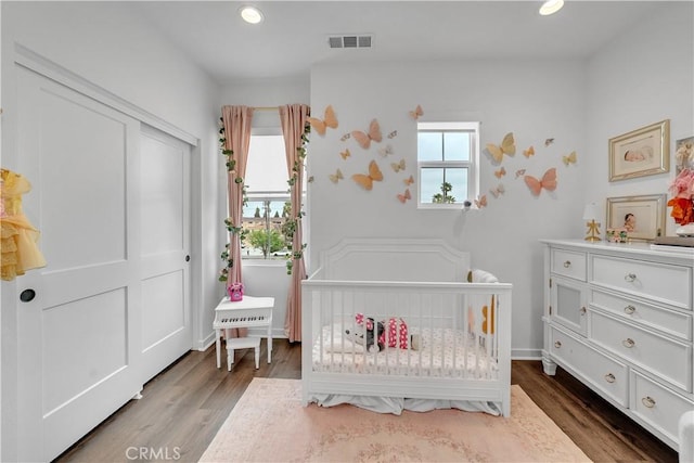 516 Caleigh Ln, Costa Mesa, CA 92627 - bedroom with a nursery area, wood finished floors, recessed lighting, and a closet