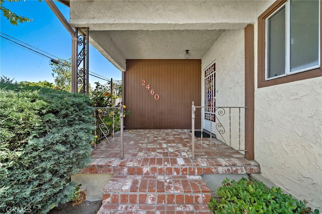 2460 Vuelta Grande Ave, Long Beach, CA 90815 - view of exterior entry with stucco siding