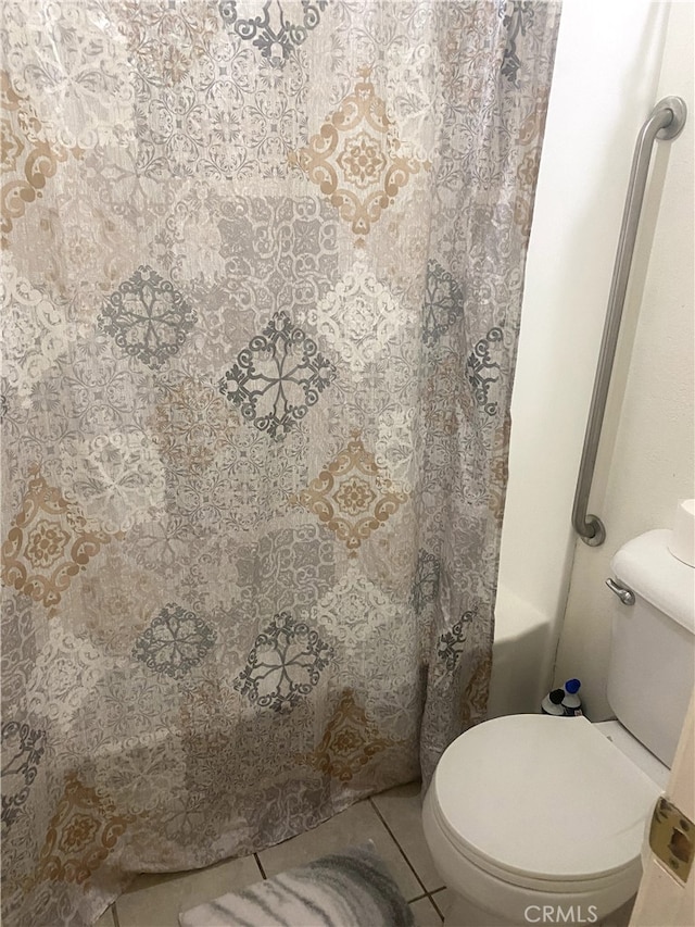 9649 Spyglass Ave Unit 94, Desert Hot Springs, CA 92240 - full bath featuring tile patterned floors and a shower with shower curtain