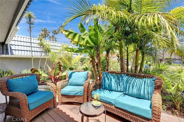 891 Palo Verde Ave, Long Beach, CA 90815 - view of patio featuring an outdoor hangout area