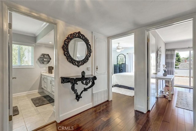 891 Palo Verde Ave, Long Beach, CA 90815 - entrance foyer featuring dark wood-style flooring, crown molding, and a ceiling fan