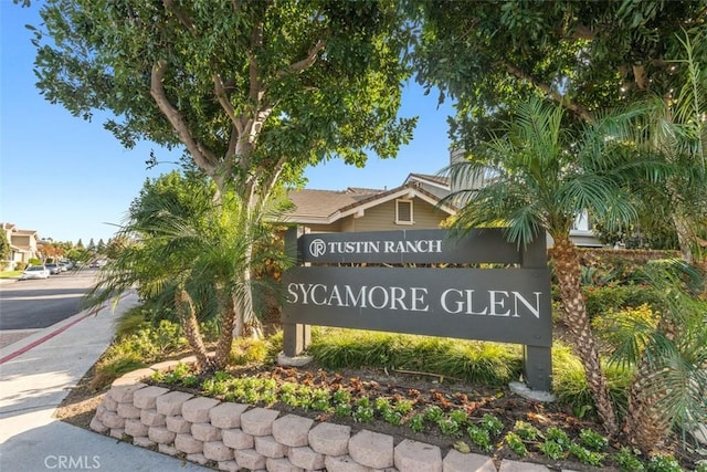 13562 Mahogany Pl, Tustin, CA 92782 - view of community sign