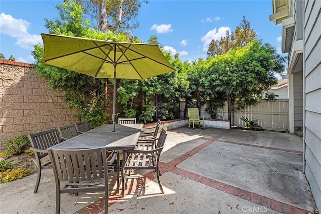 13562 Mahogany Pl, Tustin, CA 92782 - fenced backyard featuring a patio and outdoor dining area