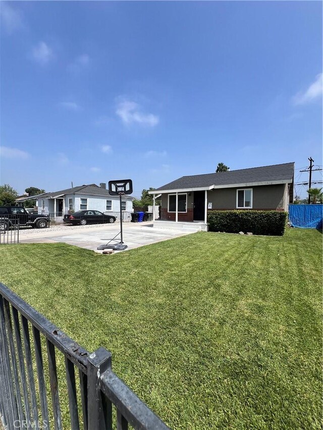 246 E 27th St, San Bernardino, CA 92404 - view of yard featuring a patio