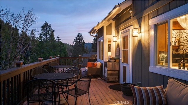 813 Brentwood Dr, Lake Arrowhead, CA 92352 - deck with outdoor dining area
