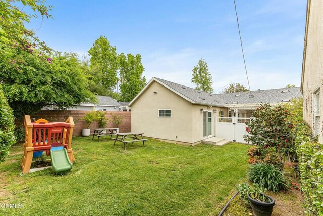 357 Northcliff Rd, Pasadena, CA 91107 - view of fenced backyard