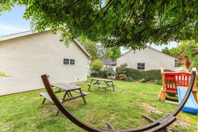 357 Northcliff Rd, Pasadena, CA 91107 - view of green lawn