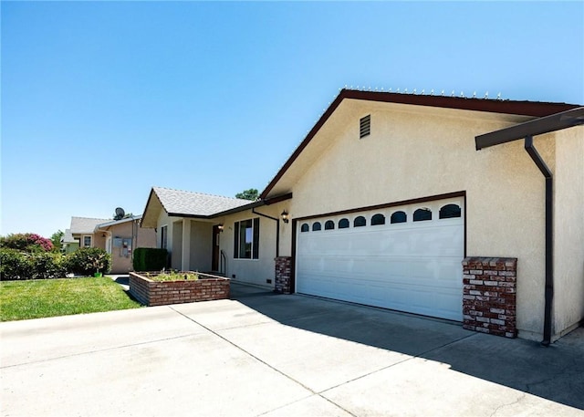 1019 W Monterey St, Orland, CA 95963 - ranch-style home featuring a garage, concrete driveway, and stucco siding