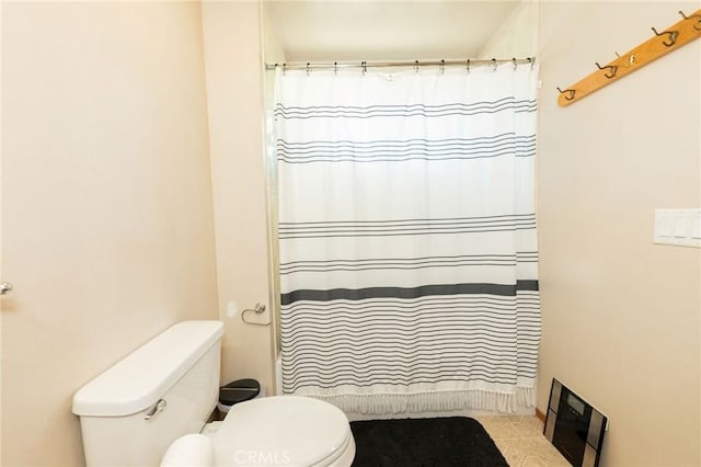 1019 W Monterey St, Orland, CA 95963 - full bath featuring toilet and a shower with curtain