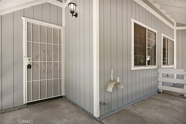 531 Rose Ln, Twin Peaks, CA 92391 - doorway to property