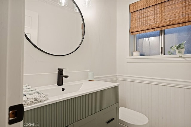531 Rose Ln, Twin Peaks, CA 92391 - bathroom featuring vanity and wainscoting