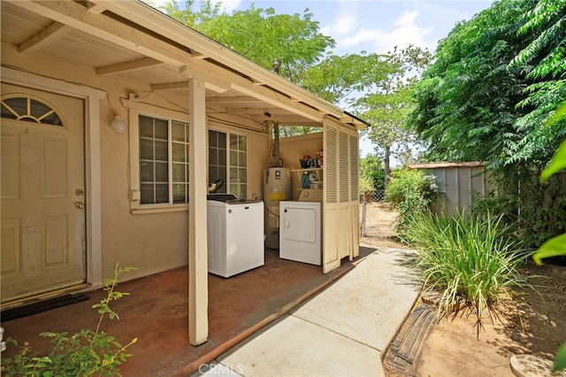 6435 Norwood Ave, Riverside, CA 92505 - view of patio with washing machine and dryer and water heater